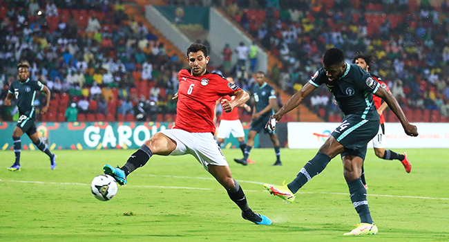 Nigeria's forward Kelechi Iheanacho (R) kicks the ball past Egypt's defender Ahmed Hegazi during the Group D Africa Cup of Nations (CAN) 2021 football match between Nigeria and Egypt at Stade Roumde Adjia in Garoua on January 11, 2022. Daniel BELOUMOU OLOMO / AFP