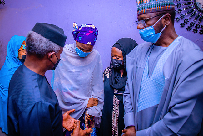 Vice President Yemi Osinbajo with parents of Hanifa Abubakar, Abubakar and Murjanatu at their home in Kano State, to condole with them on the loss of their five-year old daughter Hanifa Abubakar on February 8, 2022. Photo: Tolani Alli.