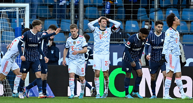 Bayern Munich's German forward Thomas Mueller (C) reacts to a missed chance during the German first division Bundesliga football match between VfL Bochum and FC Bayern Munich in Bochum, western Germany on February 12, 2022. Ina Fassbender / AFP