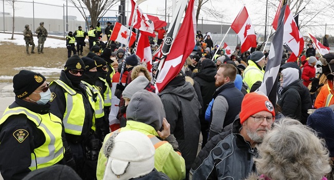 Canada Police Arrest Protesters In Bid To Clear Border Bridge