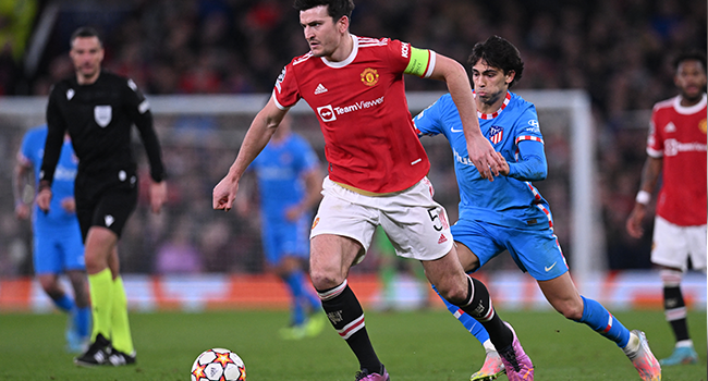 Manchester United's English defender Harry Maguire (C) looks to play a pass during the UEFA Champions League round of 16 second leg football match between Manchester United and Atletico Madrid at Old Trafford stadium in Manchester, north west England on March 15, 2022. Paul ELLIS / AFP