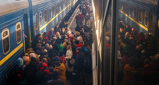 People board an evacuation train at Kyiv central train station on February 28, 2022. Dimitar DILKOFF / AFP