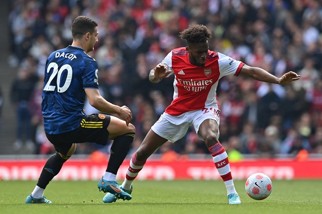 Arsenal empata clássico com Manchester United graças ao VAR no Inglês