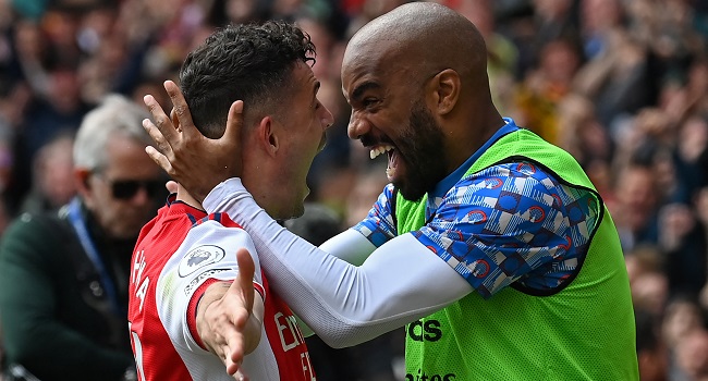 Arsenal empata clássico com Manchester United graças ao VAR no Inglês