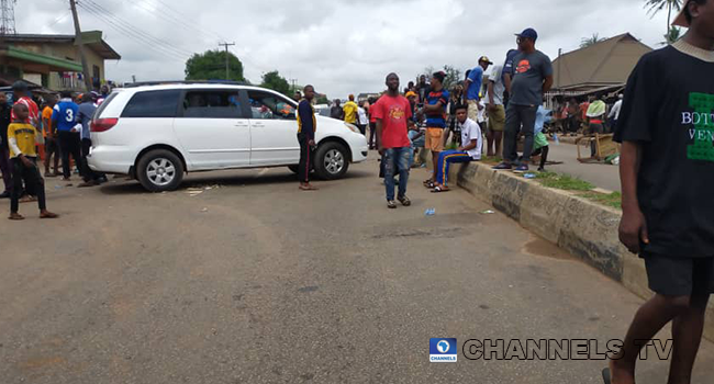 Youths barricaded a road in Benin-City on April 23, 2022 over alleged police brutality.