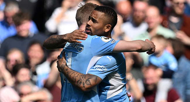 Manchester City's Brazilian striker Gabriel Jesus (R) celebrates with Manchester City's Ukrainian midfielder Oleksandr Zinchenko (L) after scoring the opening goal of the English Premier League football match between Manchester City and Watford at the Etihad Stadium in Manchester, north west England, on April 23, 2022. Paul ELLIS / AFP