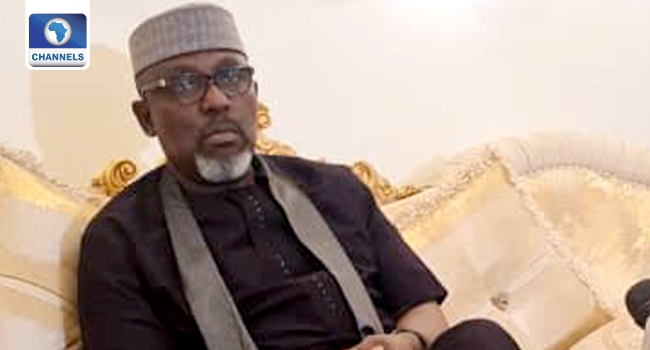 Operatives of the Economic and Financial Crimes Commission (EFCC) on Tuesday stormed the residence of former Imo State Governor, Rochas Okorocha.