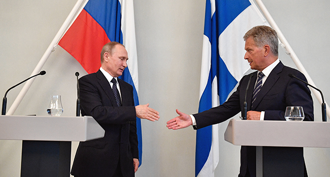 This file photo taken on July 27, 2017 shows Finland's President Sauli Niinisto (R) and Russian President Vladimir Putin shaking hands after a press conference in Punkaharju hotel in Savonlinna, Finland. Alexander NEMENOV / AFP