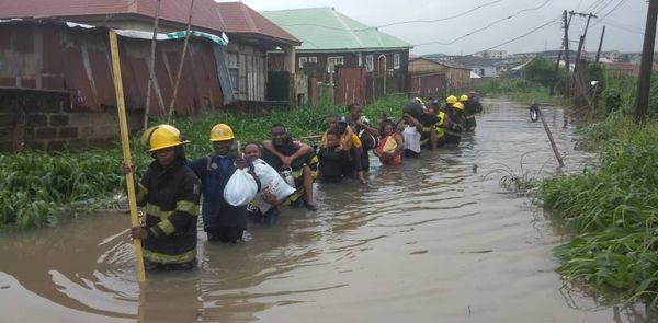 Nine Rescued From Sinking Building In Mende Lagos 