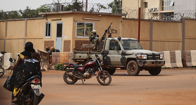 Burkina Faso soldiers are seen deployed in Ouagadougou on September 30, 2022. (Photo by Olympia DE MAISMONT / AFP)