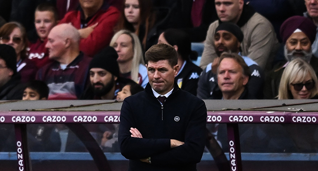 Aston Villa's English head coach Steven Gerrard reacts during the English Premier League football match between Aston Villa and Chelsea at Villa Park in Birmingham, central England on October 16, 2022. (Photo by Ben Stansall / AFP)