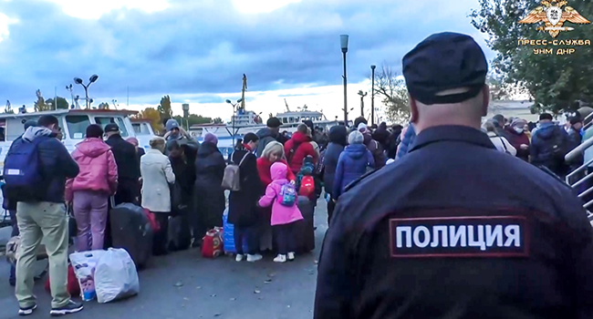 This screen grab obtained from a handout video released by the Russia-backed Donetsk People's Republic (DNR) Militia on October 20, 2022 shows civilians, presumably leaving the Kherson region, crossing to the other side of the Dnieper River as pro-Kremlin officials say they are pulling out of the key southern Ukraine city of Kherson. (Photo by STRINGER / TELEGRAM / @NM_DNR / TELEGRAM/ @STREMOUSOV_KIRILL / / AFP)