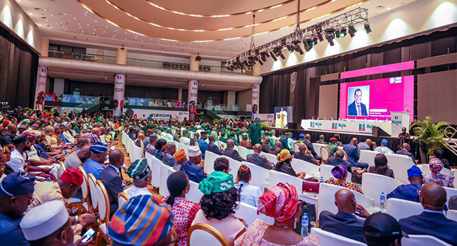 Bola Ahmed Tinubu met with the business community in Lagos on November 1, 2022.