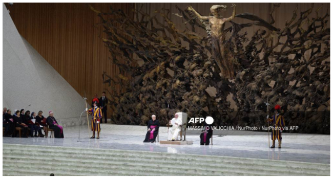 Pope Francis, center, attends the weekly general audience in the Paul VI Hall at the Vatican, Wednesday, Dec. 28, 2022. (Photo by Massimo Valicchia/NurPhoto) (Photo by Massimo Valicchia / NurPhoto / NurPhoto via AFP)