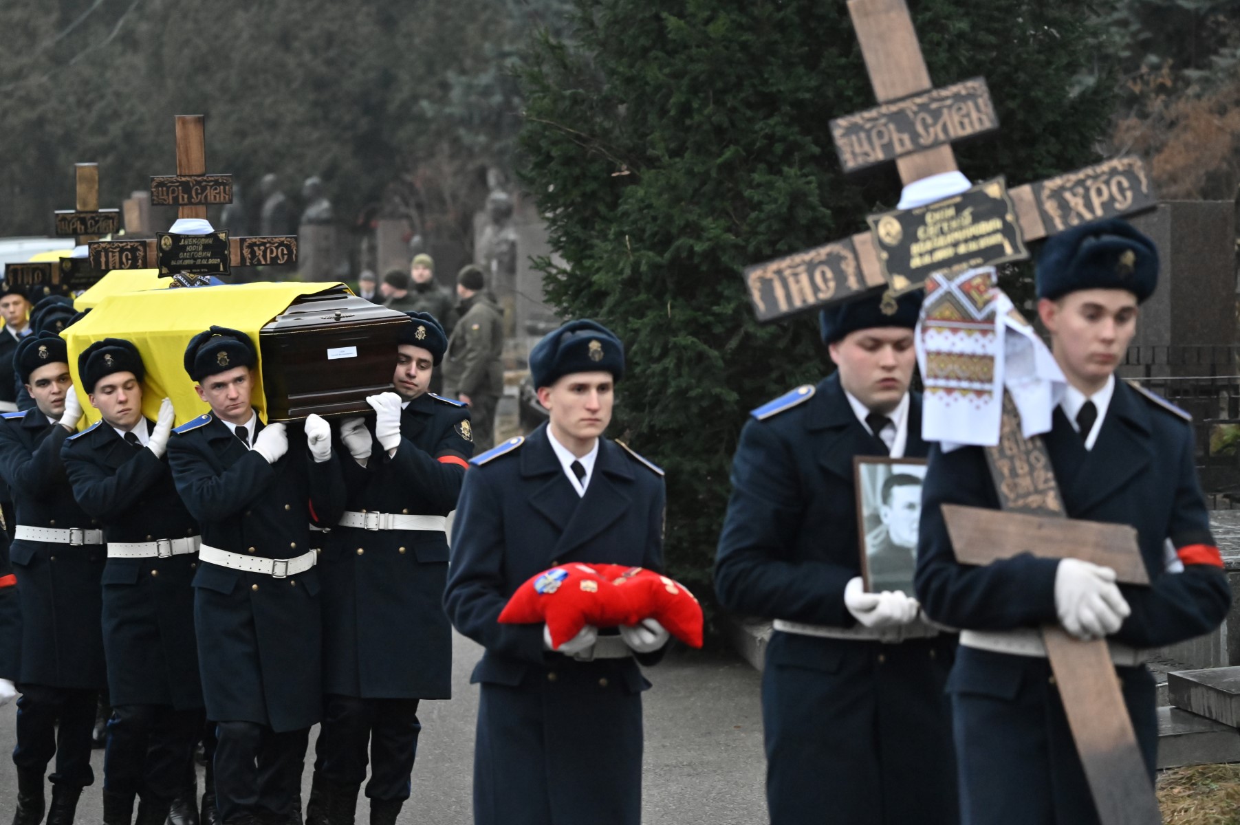 Ukraine holds funeral for minister killed in crash