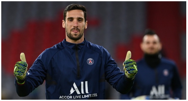 Paris Saint-Germain's Spanish goalkeeper Sergio Rico gives the thumbs up during warm up prior to the UEFA Champions League quarter-final first leg football match between FC Bayern Munich and Paris Saint-Germain (PSG) in Munich, southern Germany, on April 7, 2021. (Photo by Christof STACHE / AFP)