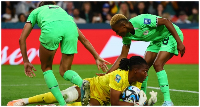 Nigeria's goalkeeper #16 Chiamaka Nnadozie secures the ball during the Australia and New Zealand 2023 Women's World Cup round of 16 football match between England and Nigeria at Brisbane Stadium in Brisbane on August 7, 2023. (Photo by Patrick Hamilton / AFP)