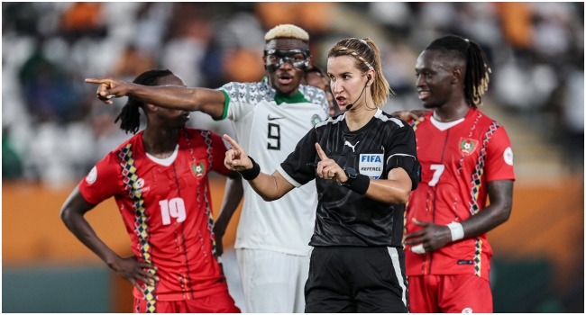 Moroccan referee Bouchra Karboubi (CR) gestures next to Nigeria's forward #9 Victor Osimhen (CL), Guinea-Bissau's midfielder #19 Janio Bikel (L) and Guinea-Bissau's forward #7 Dalcio (R) during the Africa Cup of Nations (CAN) 2024 group A football match between Guinea-Bissau and Nigeria at the Felix Houphouet-Boigny Stadium in Abidjan on January 22, 2024. 