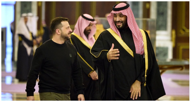 This handout photograph taken and released by Ukrainian Presidential Press Service on February 27, 2024, shows Ukrainian President Volodymyr Zelensky (L) speaking with Crown Prince and Prime Minister of Saudi Arabia Mohammed bin Salman Al-Saud (R) during a visit to the Kingdom of Saudi Arabia. (Photo by Handout / UKRAINIAN PRESIDENTIAL PRESS SERVICE / AFP)