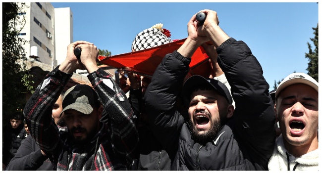 Mouners and relatives carry the body of Palestinian Mohammad Salhia, 19, during his funeral in Ramallah in the occupied West Bank on March 21, 2024, after he was killed during an Israeli army raid early morning. (Photo by Zain JAAFAR / AFP)