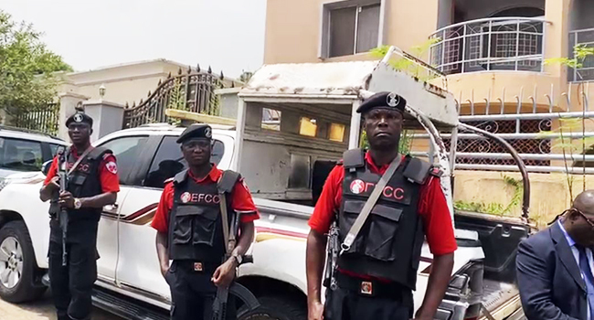 EFCC Operatives Lay Siege To Yahaya Bello’s Residence 