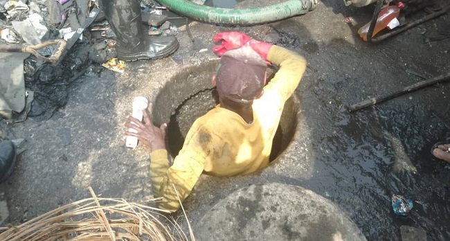 LASEMA Battle To Save Man Trapped In Underground Drainage