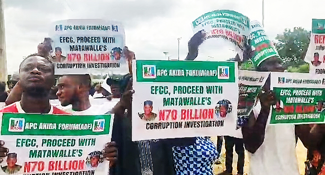 Protesters Storm EFCC HQ, Want Matawalle’s Probe Reopened