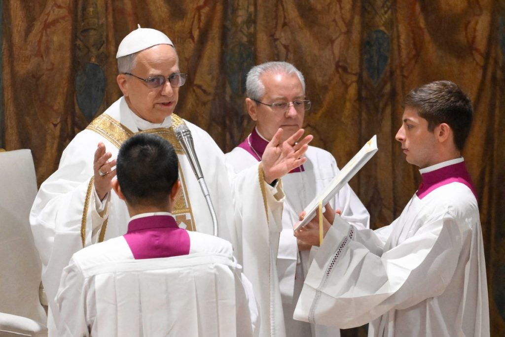 Does Lion Fourteen say that the church must fight? Lack of faith? The Pope in the first mass