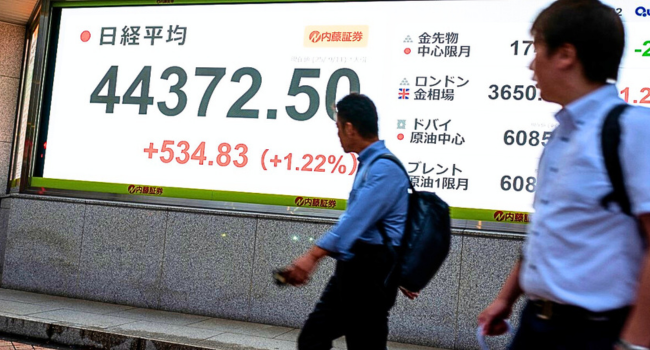 Stocks Slip, Dollar Down As Fed Meets On Rates