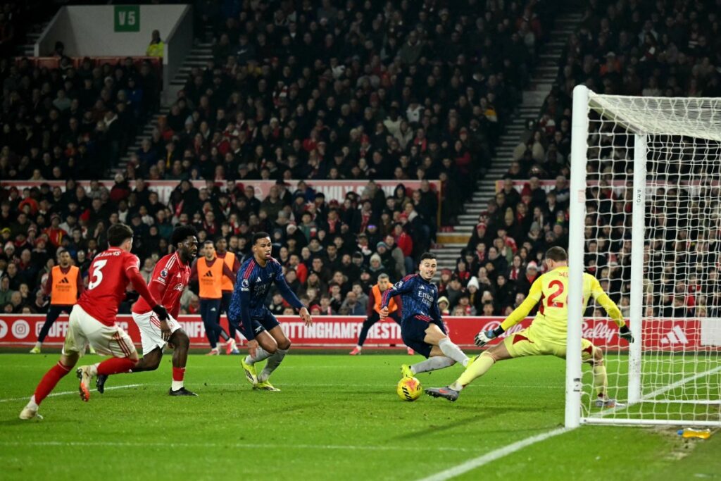 Gabriel Martinelli shoots during Nottingham Forest vs Arsenal