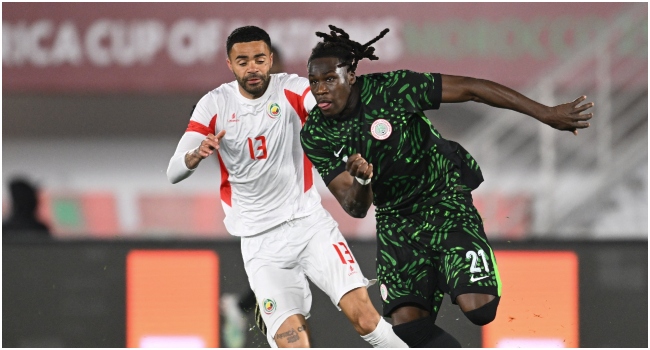 Mozambique's forward #13 Stanley Ratifo and Nigeria's defender #21 Calvin Bassey compete for the ball