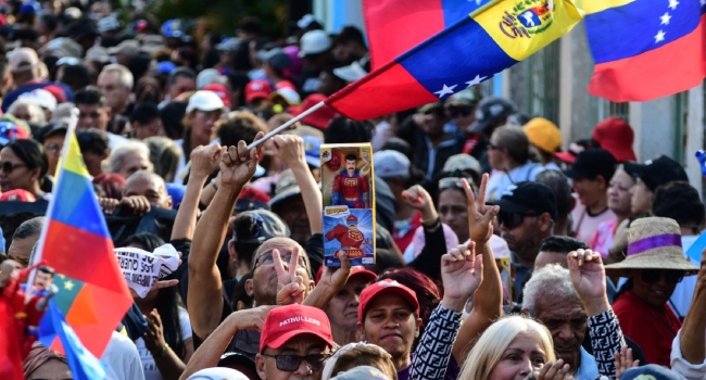 Maduro Loyalists Stage Modest Rally As Venezuelan Govt Courts US