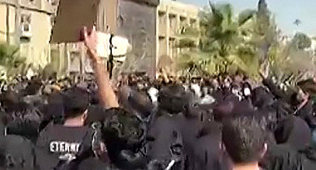 Iranian Students Chant Anti-Govt Slogans As US Threats Loom