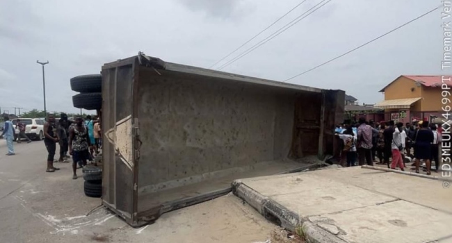 Four Killed, Four Injured As Truck Crashes Into Commercial Bus On Lekki–Epe Expressway