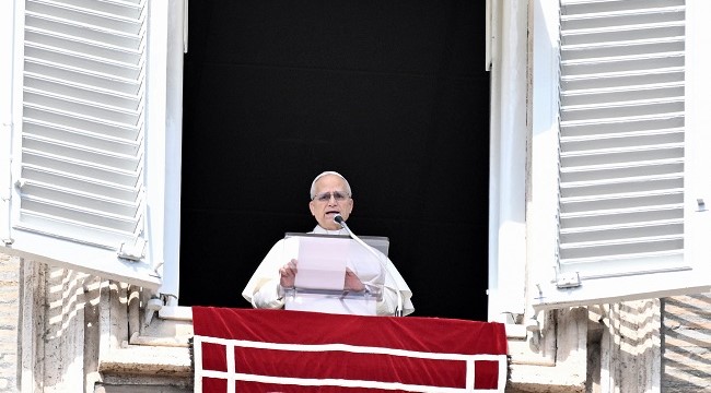 Pope Prays ‘Roar Of The Bombs’ In Middle East Will Cease