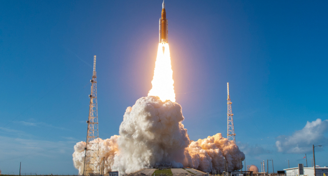 Astronauts Begin NASA Lunar Mission After Climactic Blast-Off