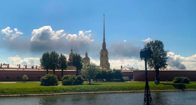 Ukraine Drones Strike Saint Petersburg As Russian Economic Forum Opens