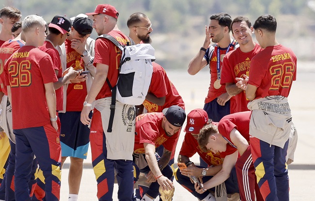 Spain’s World Cup Heroes Return Home Ahead Of Victory Parade Spain’s World Cup Heroes Return Home Ahead Of Victory Parade